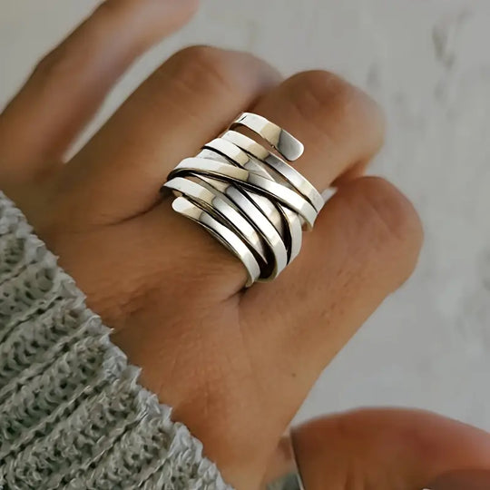 Hazel – moninauhanen vintage-inspiroitu sormus hopeametalissa